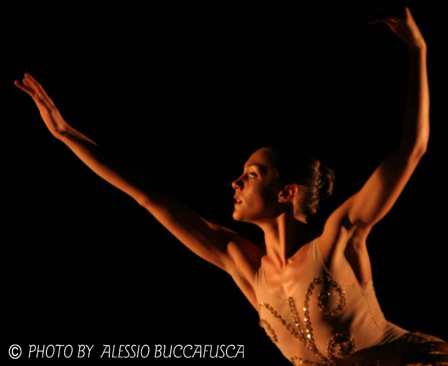 Chiara Albanese con Leonardo Velletri nel Duo "Crown of Creation" Coreografia di Raphael Bianco