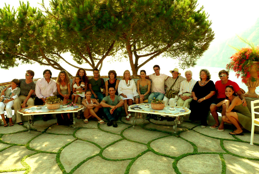 Gli amici e le stelle del Premio Leonide Massine per l'Arte della Danza riuniti da donna Virginia Attanasio nella terrazza dell'Hotel il San Pietro di Positano